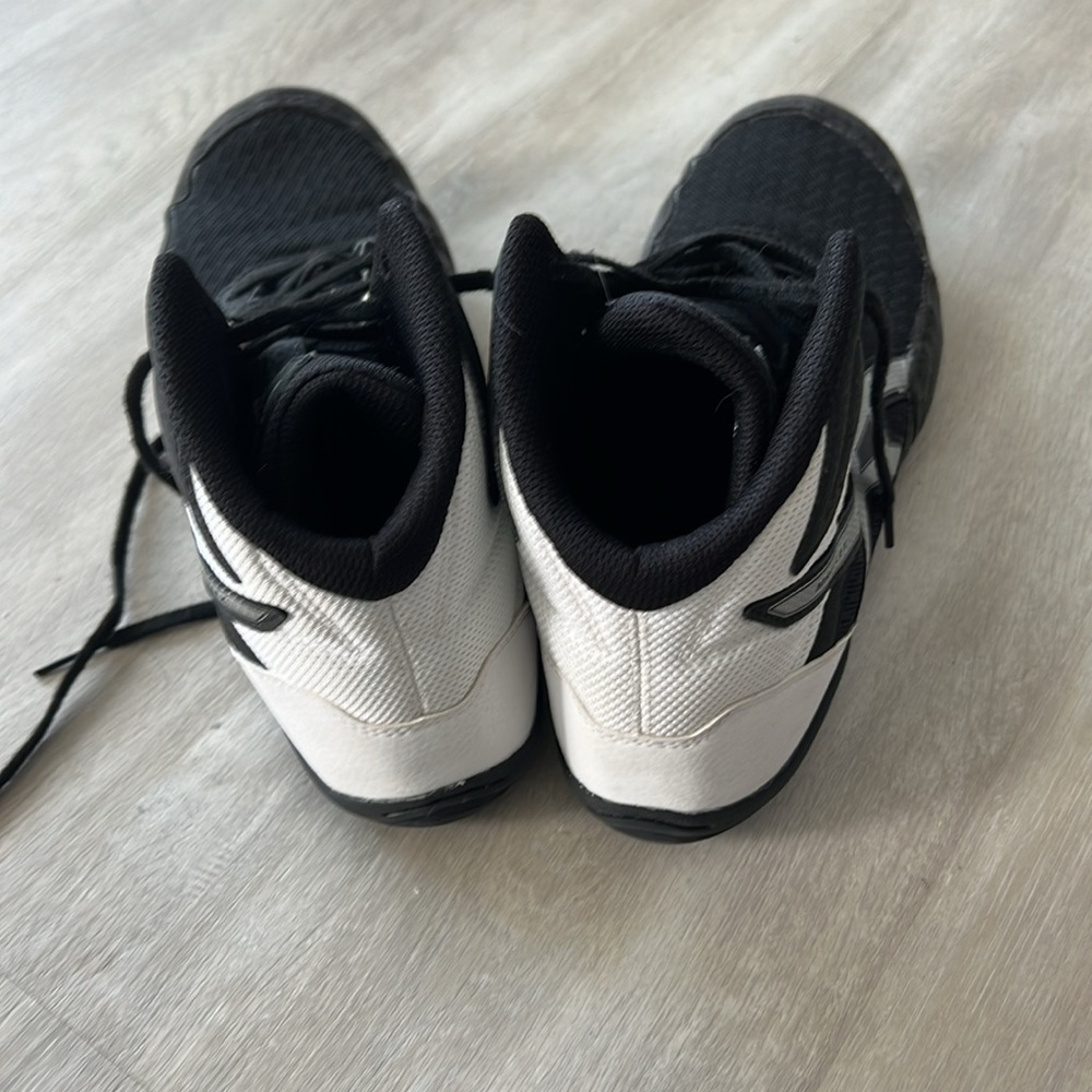 ASICS  Wrestling 🤼 Shoes Men Sz 10 black and white - Picture 2 of 5